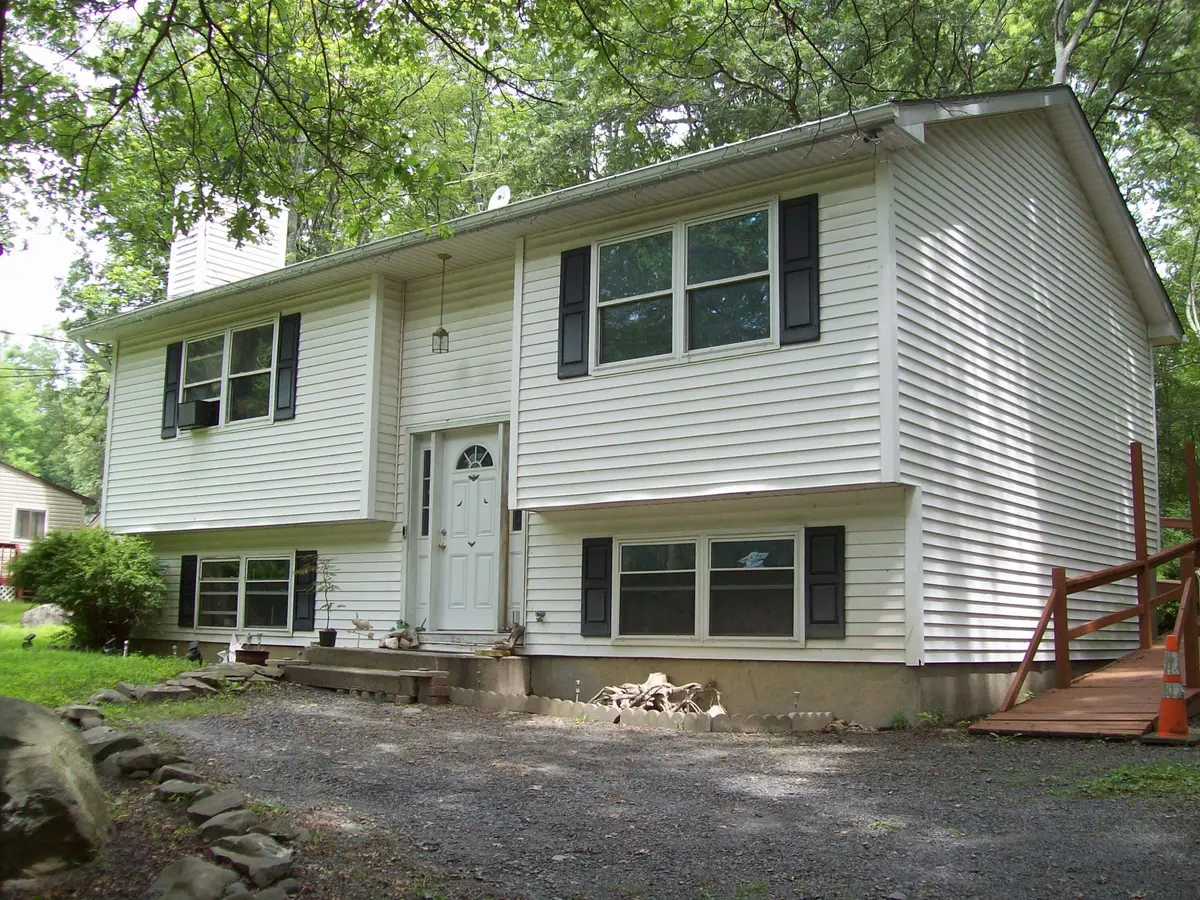 139 Davis Circle, Bushkill, PA 18324 - Image #1