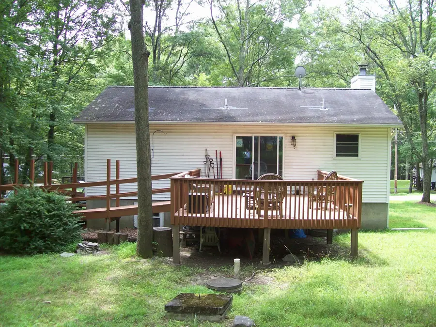 139 Davis Circle, Bushkill, PA 18324 - Image #2