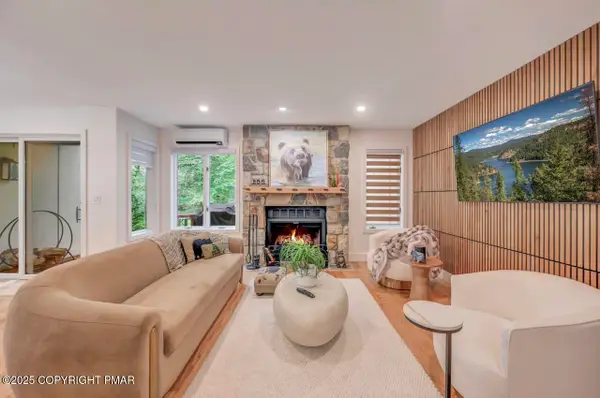 513 Rondaxe Lane, Long Pond, PA 18334