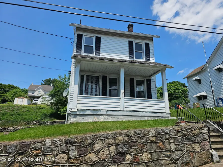 573 Fairview Avenue, Bangor, PA 18013 - Image #2
