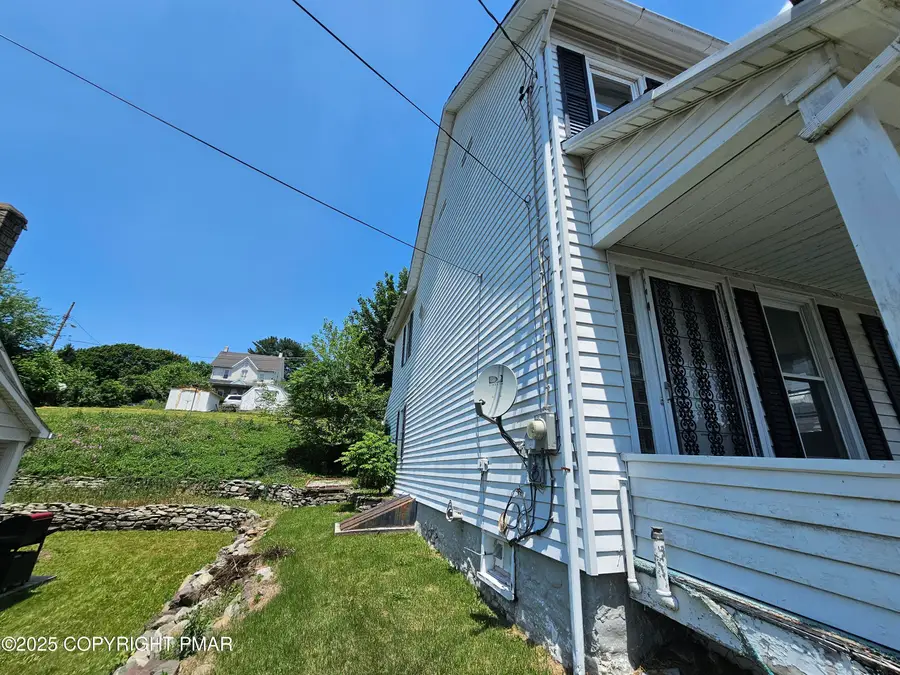 573 Fairview Avenue, Bangor, PA 18013 - Image #3