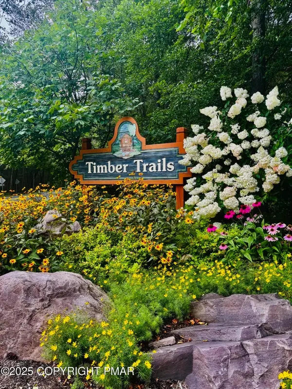 5240 Pioneer Trail, Pocono Pines, PA 18350