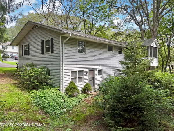 129 Winona Road, Mount Pocono, PA 18344