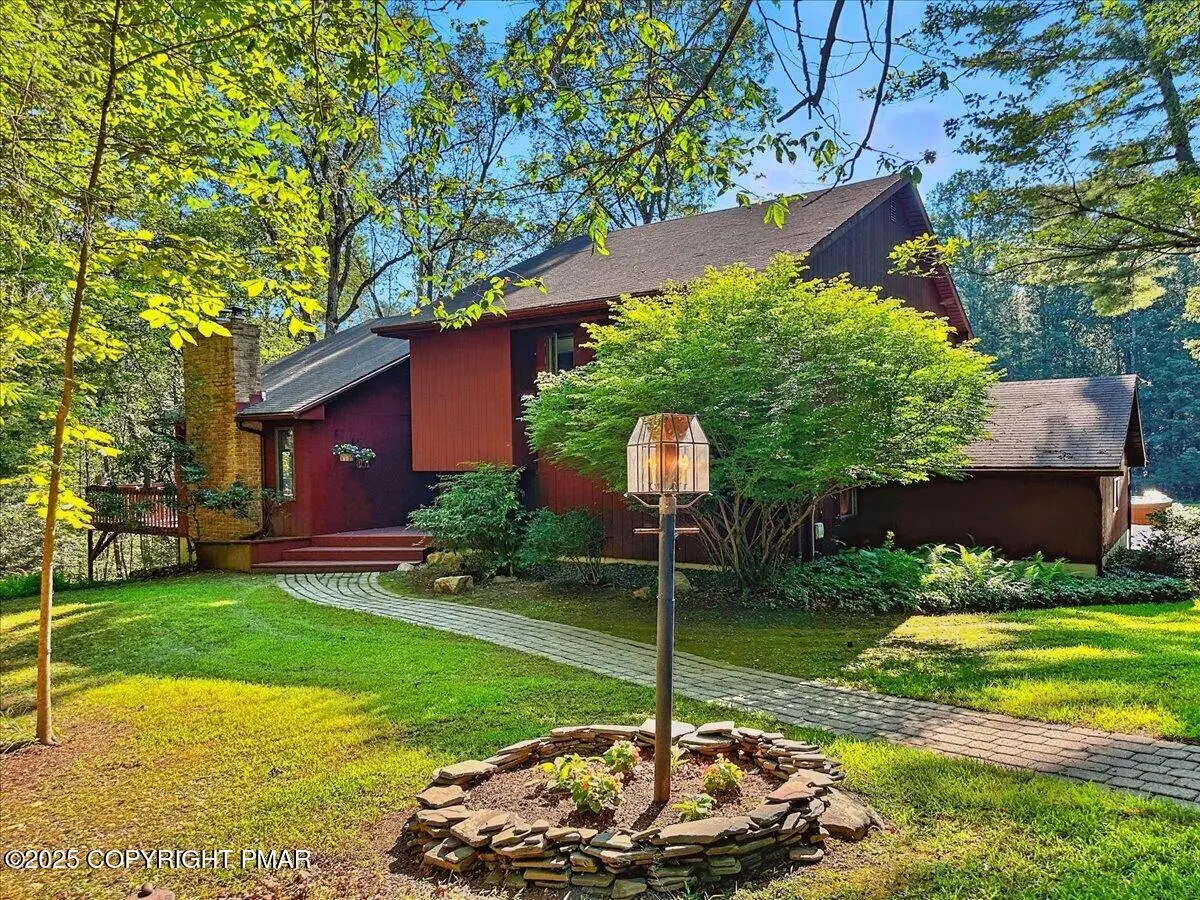 199 Shadow Ridge Drive, Brodheadsville, PA 18322 - Image #1