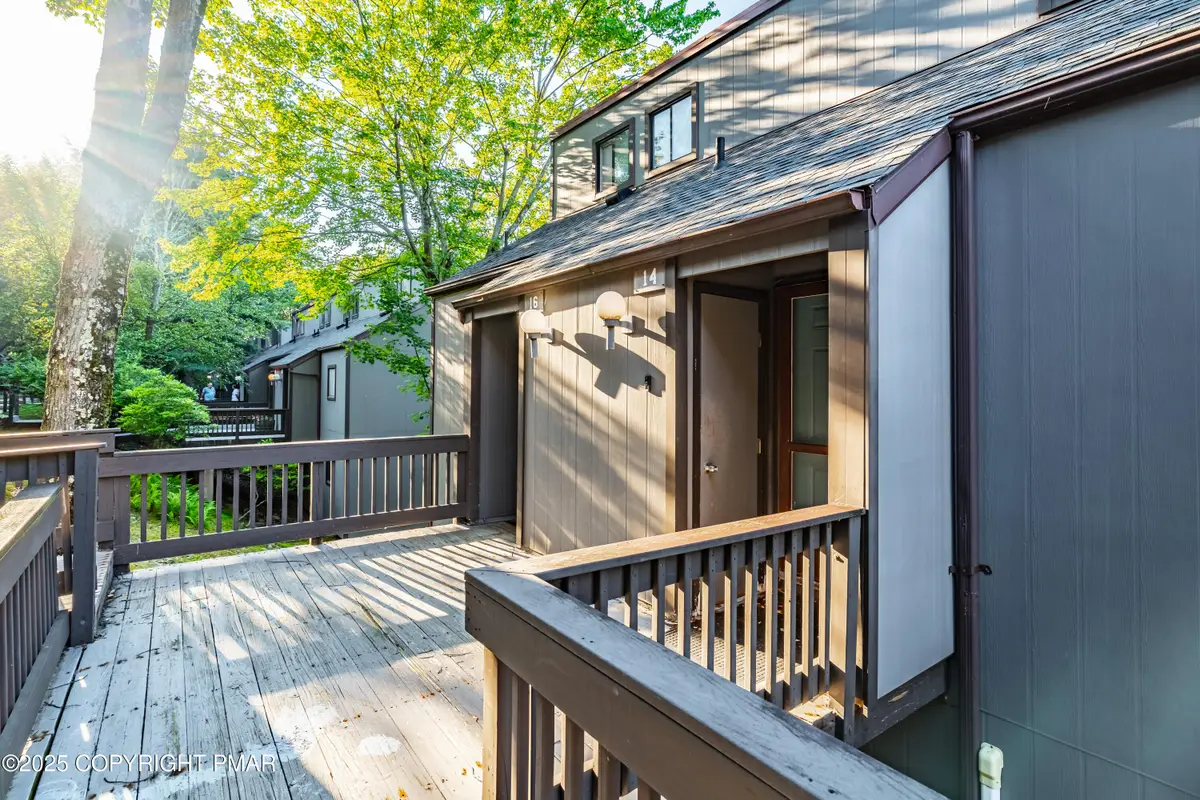 14 Middle Village Way, Tannersville, PA 18372 - #1