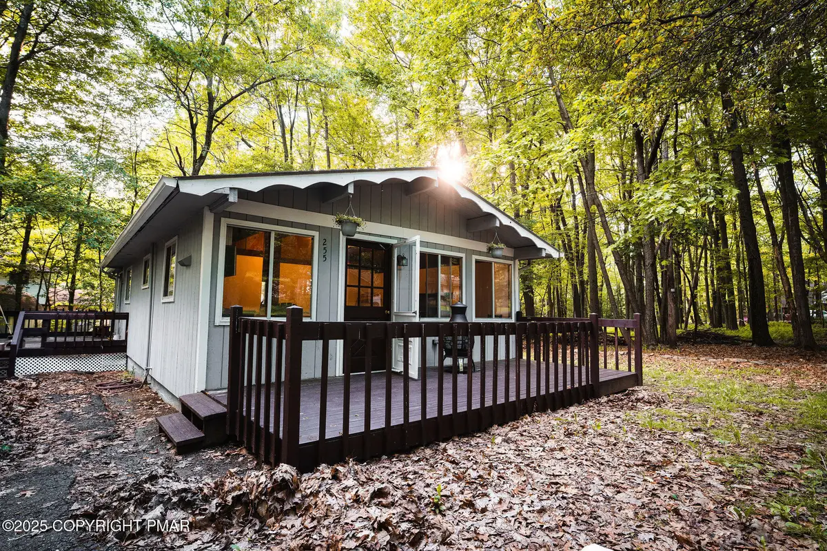 225 Sutton Place, Pocono Summit, PA 18346 - Image #1