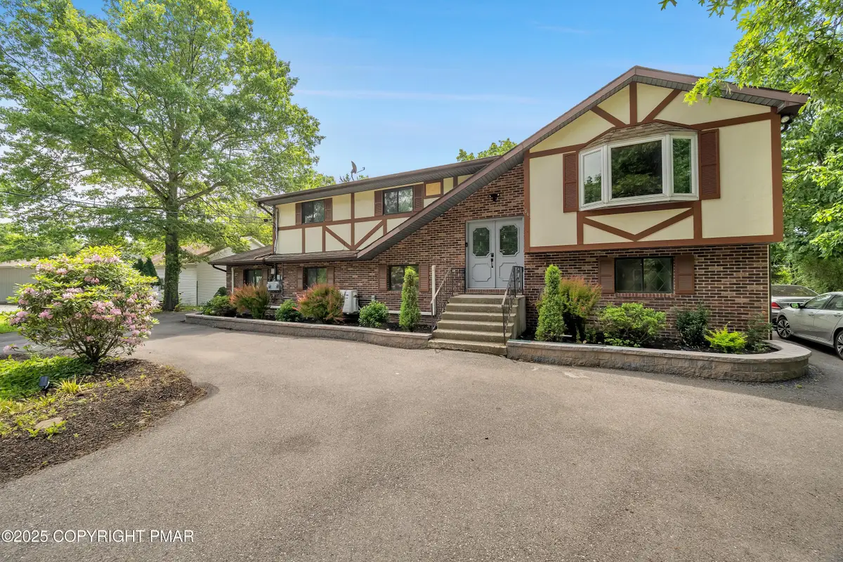 86 Lower Lakeview Drive, East Stroudsburg, PA 18302 - #1