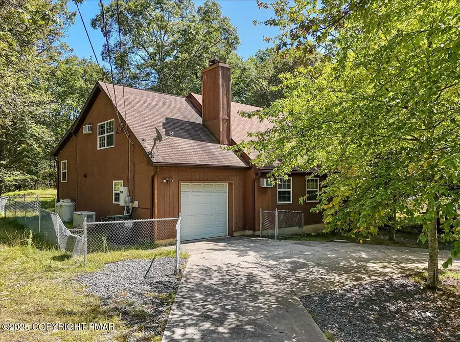 153 Segatti Circle, Bushkill, PA 18324 - Image #3