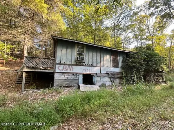 Address Withheld By Seller, Bushkill, PA 18324