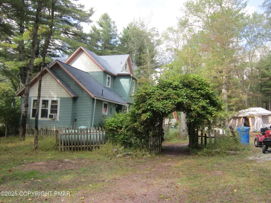 642 Tulip Tree Lane, Cresco, PA 18326 - Image #2