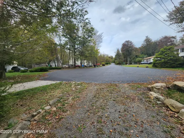 4156 Falcon Terrace, Tobyhanna, PA 18466