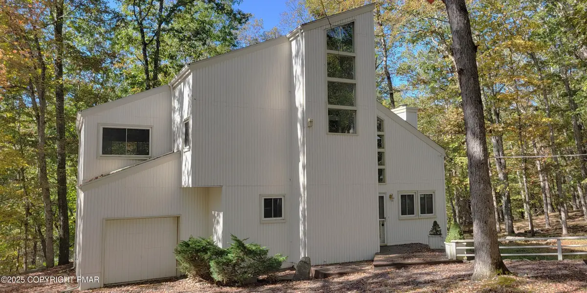 291 Manchester Drive, Bushkill, PA 18324 - Image #1