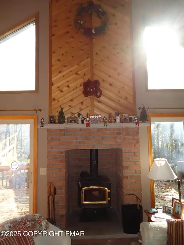 8830 Cloudcrest Drive, Tobyhanna, PA 18466