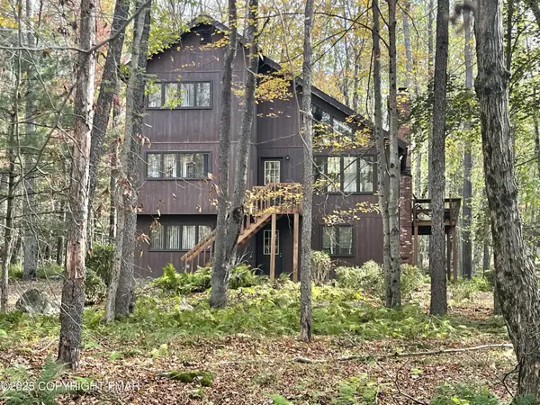 9 North Lehigh River Drive, Gouldsboro, PA 18424