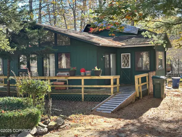 912 Country Place Drive, Tobyhanna, PA 18466