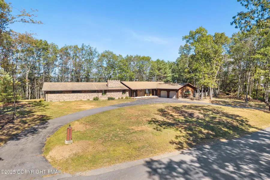 322 Manor Lane E, Lehighton, PA 18235 - #2