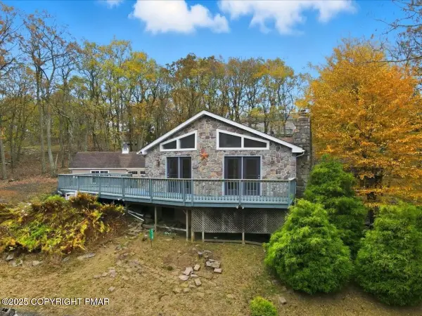 2318 Sunbird Court, Henryville, PA 18332