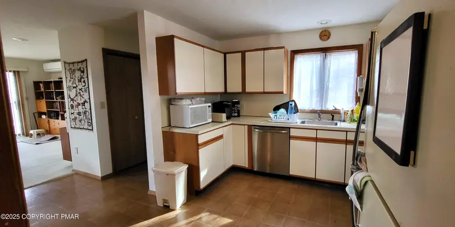 130 Bellingham Drive, Bushkill, PA 18324 - Image #3