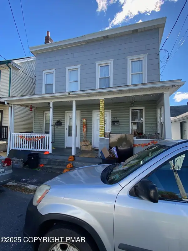 207-209 E Mcmurtrie Street, Summit Hill, PA 18250