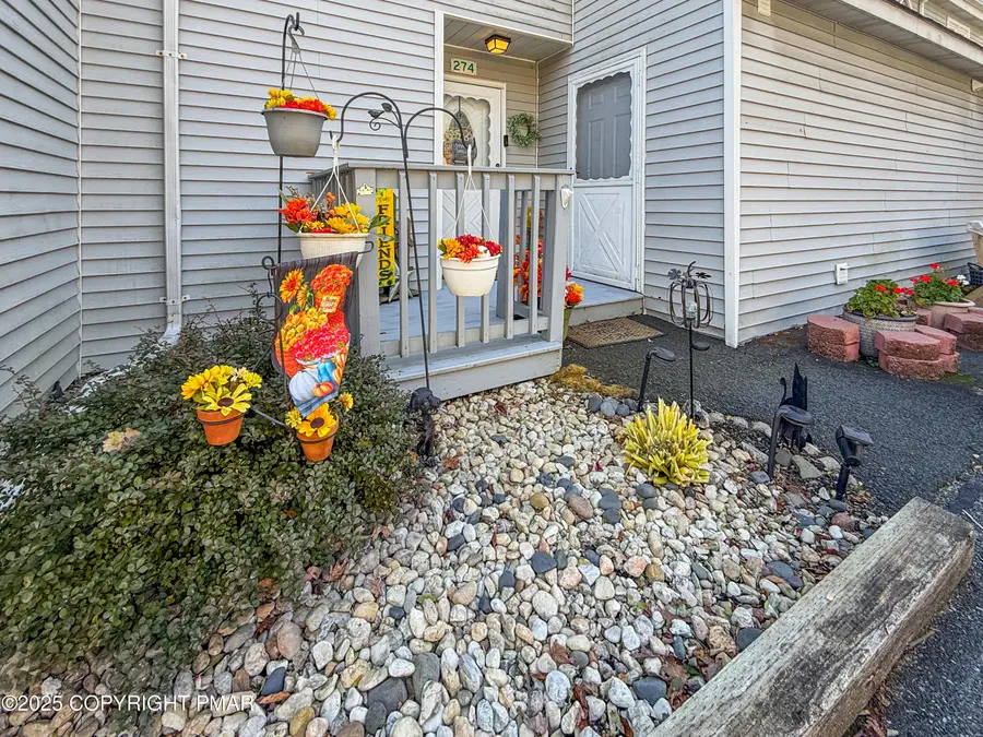 274 Nittany Court, Mount Pocono, PA 18344 - Image #2