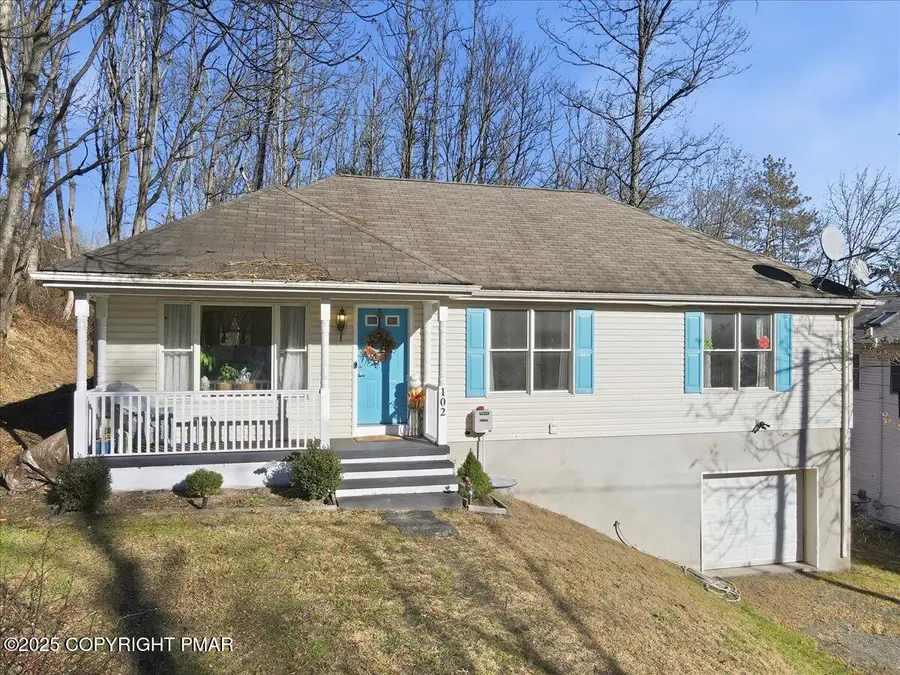 102 Longshore Circle, East Stroudsburg, PA 18302 - Image #2