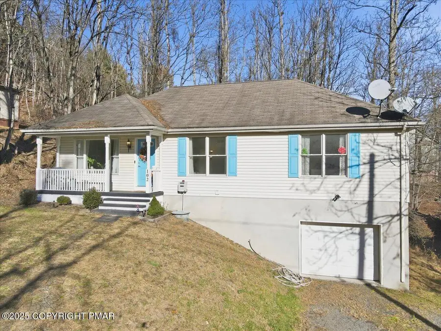 102 Longshore Circle, East Stroudsburg, PA 18302 - Image #3