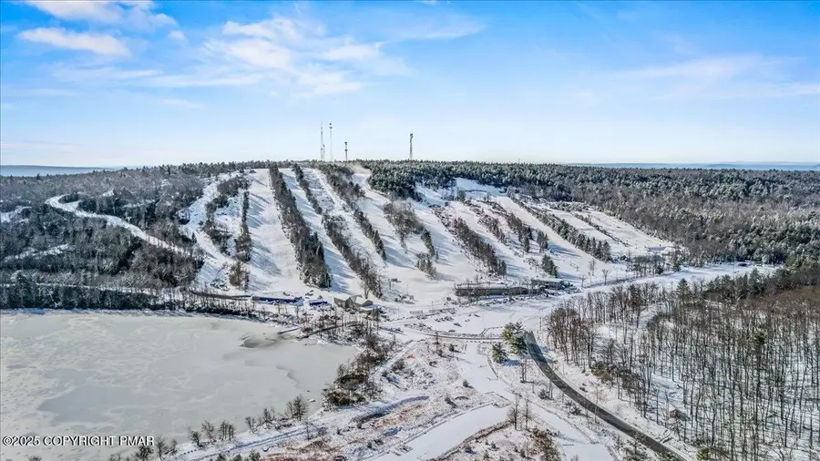 9 Gregory Place, Lake Harmony, PA 18624 - Image #2