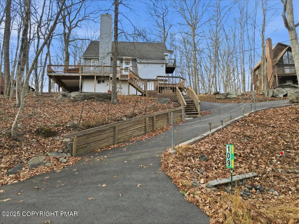109 Saunders Drive, Bushkill, PA 18324 - Image #1