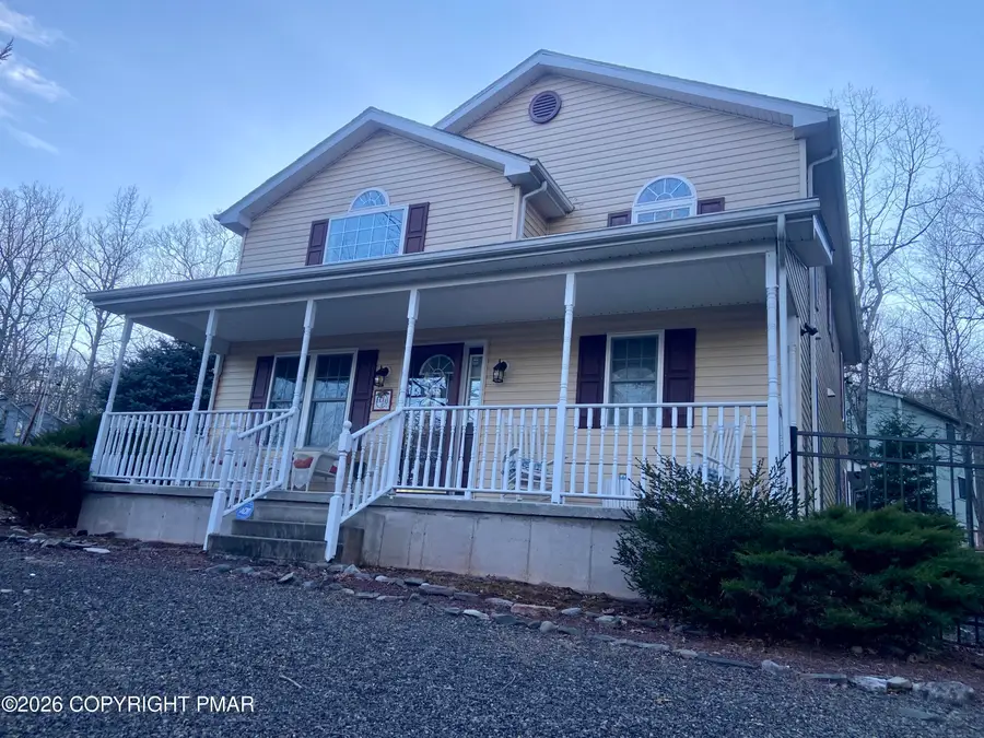 7004 Woodbridge Drive W, Bushkill, PA 18324 - Image #2