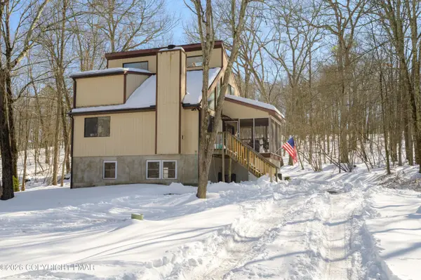 218 Blue Jay Court, Bushkill, PA 18324
