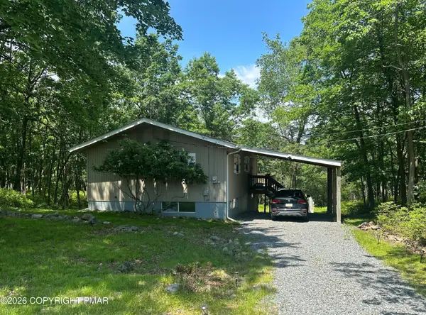 1065 Clover Road, Long Pond, PA 18334