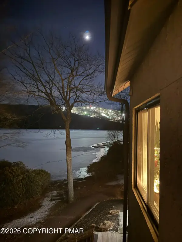 19 Midlake Drive, Lake Harmony, PA 18624