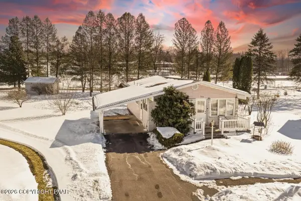 107 Stonecrest Drive, Moosic, PA 18507