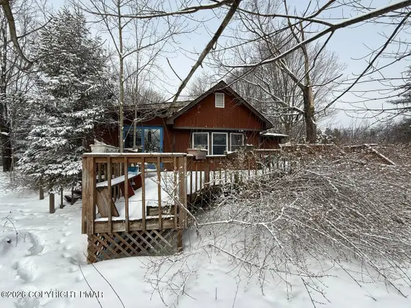 122 Snowflake Drive, Blakeslee, PA 18610