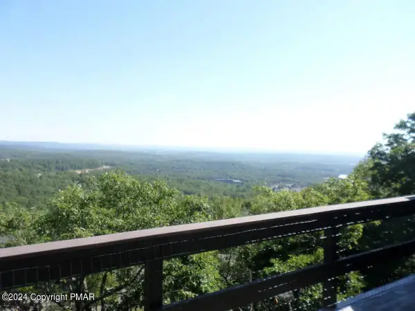 276 Overlook Way, Tannersville, PA 18372