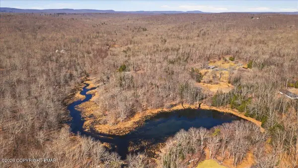 1374 Spruce Drive, Cresco, PA 18326