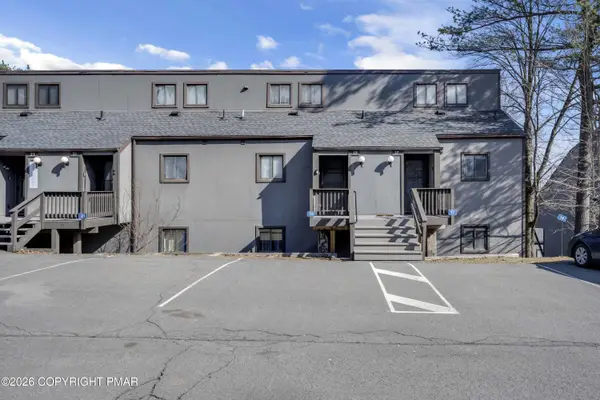 19 Middle Village Way, Tannersville, PA 18372