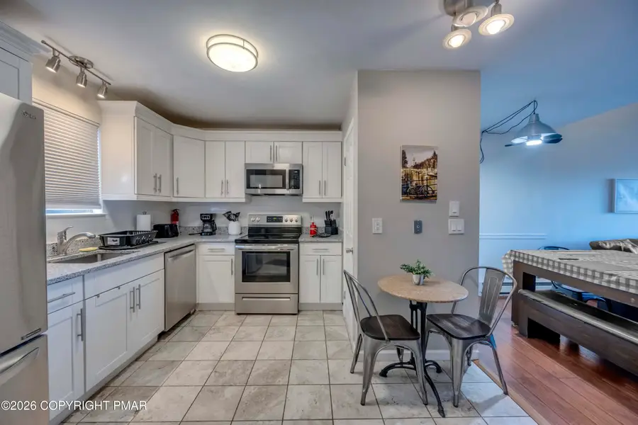 19 Middle Village Way, Tannersville, PA 18372 - #2