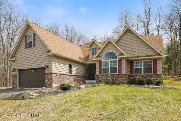 293 Wolf Hollow Road, Lake Harmony, PA 18624