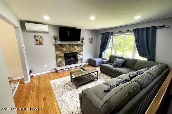 1216 Glade Drive S, Long Pond, PA 18334 - #3