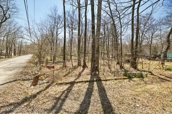 16 Big Chief Trail, Gouldsboro, PA 18424
