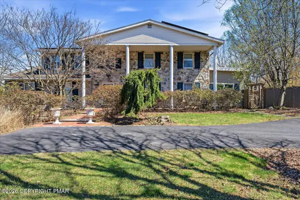 164 Chestnut Oak Drive, Tannersville, PA 18372