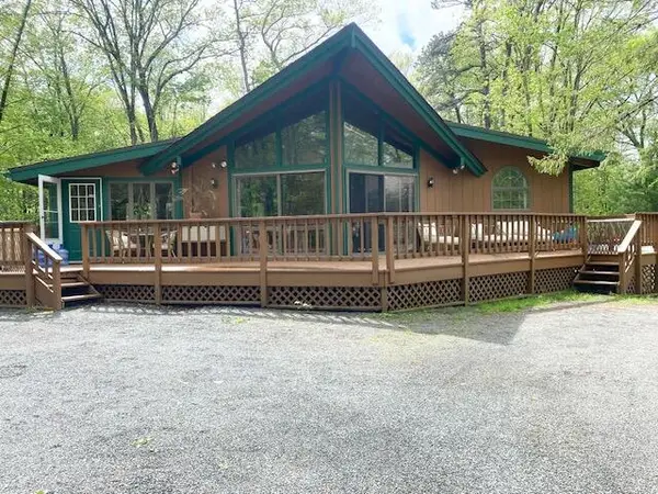 106 Palomino Lane, Lords Valley, PA 18428