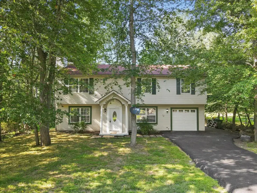 1201 Hunters Woods Drive, East Stroudsburg, PA 18301 - #2