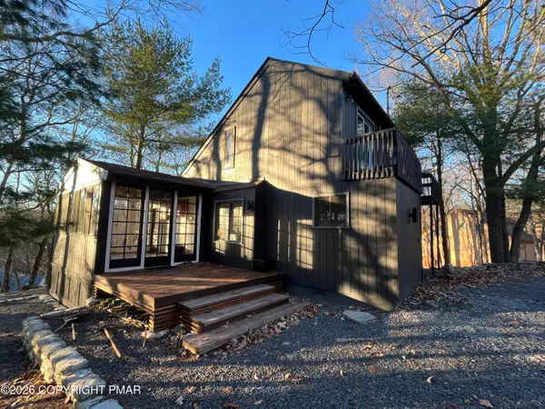 5032 Woodbridge Drive E, Bushkill, PA 18324