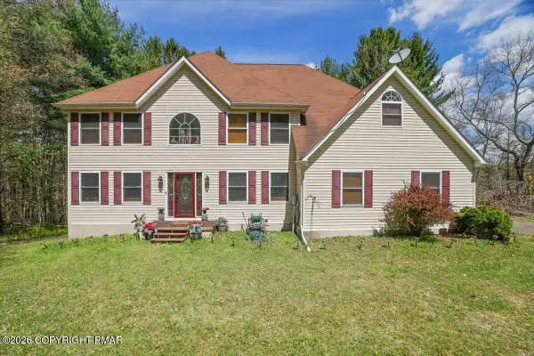 100 Comanche Pines Road, Effort, PA 18330