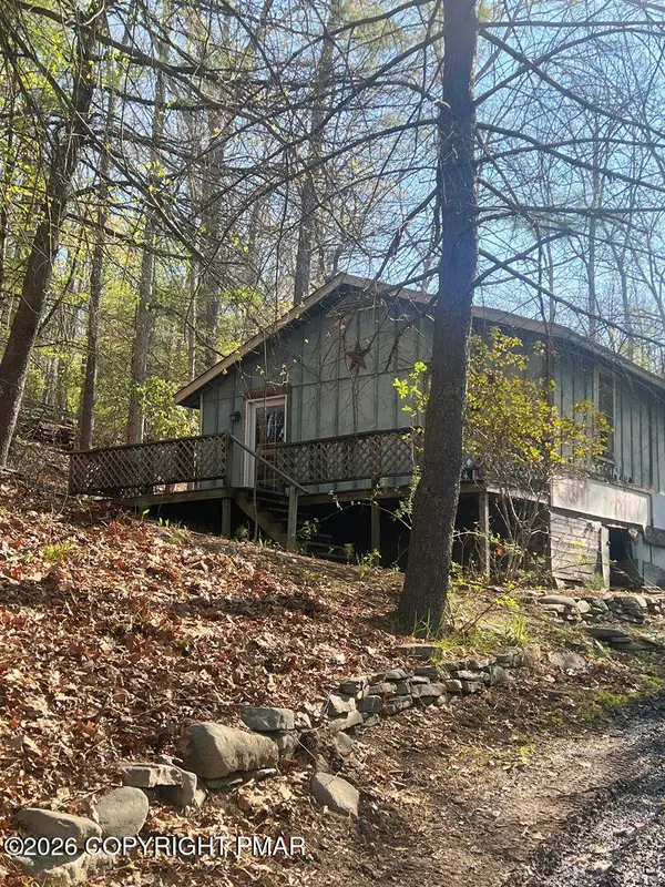 1214 W Sugar Mountain Road W, Bushkill, PA 18324