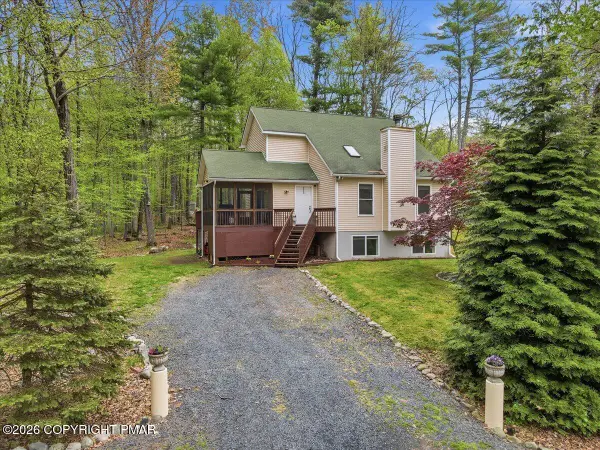 101 Colonial Court, Dingmans Ferry, PA 18328