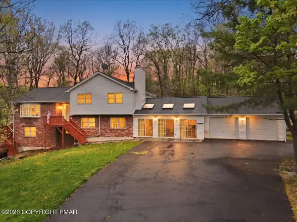 349 Bumble Bee Pass, Cresco, PA 18326