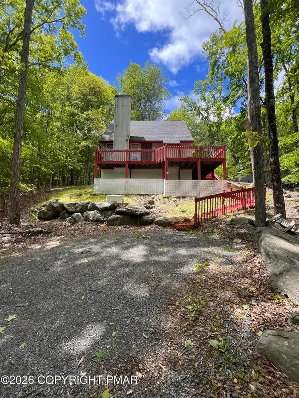 5709 Decker Road, Bushkill, PA 18324